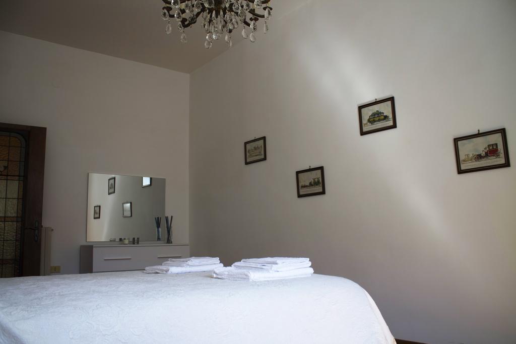 Casa Vacanze Umberto I Appartement Napels Kamer foto