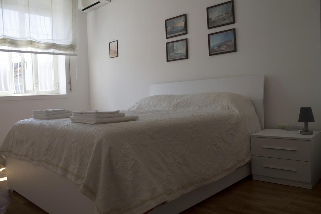 Casa Vacanze Umberto I Appartement Napels Kamer foto