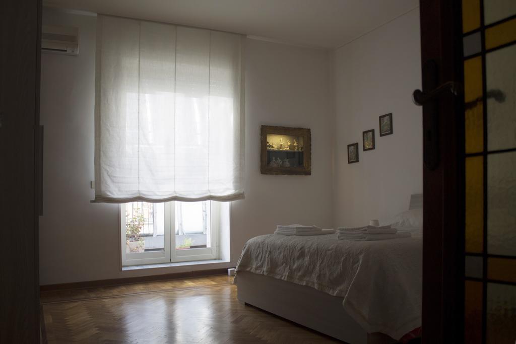 Casa Vacanze Umberto I Appartement Napels Kamer foto