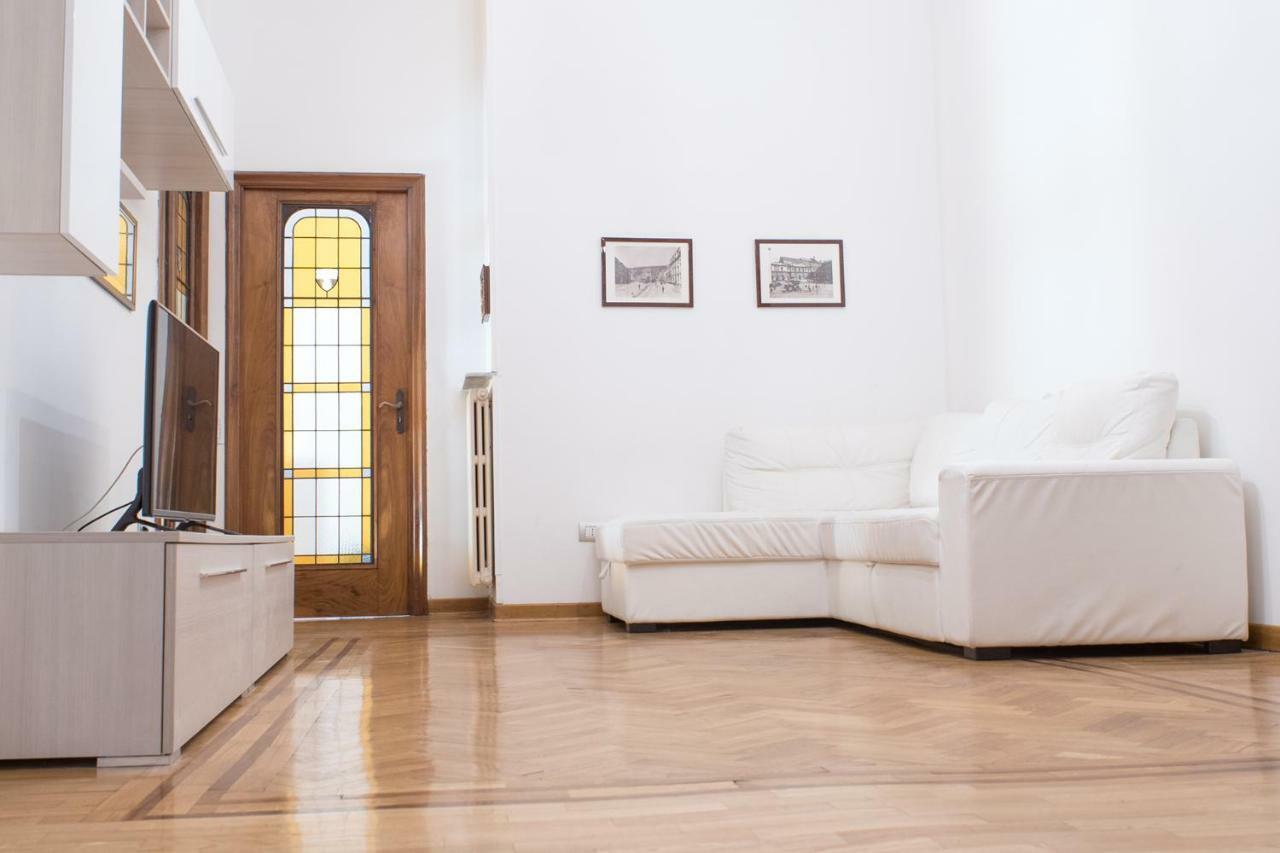 Casa Vacanze Umberto I Appartement Napels Buitenkant foto